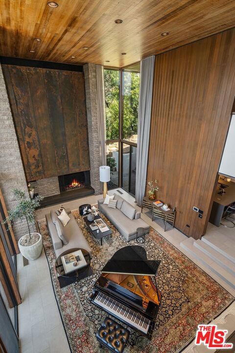 1005 Elden Way, Beverly Hills CA: https://media.crmls.org/mediaz/b29a1fee-b66e-4971-856b-e38d3e9a909c.jpg