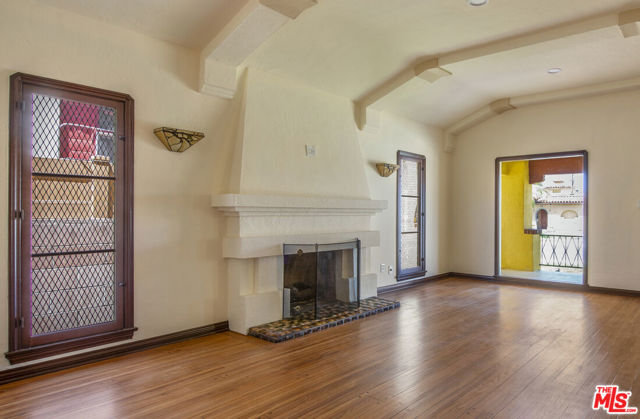 3220 W 78th Place, Los Angeles CA: https://media.crmls.org/mediaz/b29a328f-4158-4b77-9cc3-781c83275700.jpg