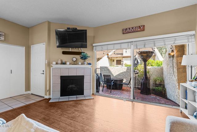 Detail Gallery Image 2 of 34 For 18360 Collins St #L,  Tarzana,  CA 91356 - 2 Beds | 2/1 Baths