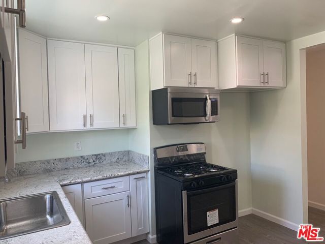 603 W 47th Street, Los Angeles CA: https://media.crmls.org/mediaz/b29b429d-1ed2-495e-8e2b-d55ba9f2d085.jpg