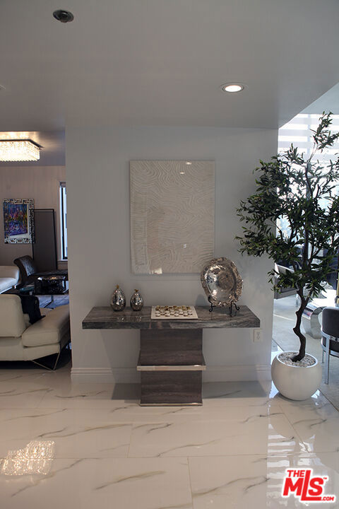 10550 Wilshire Boulevard, Los Angeles CA: https://media.crmls.org/mediaz/b29b8c04-bd33-428f-9c10-0a88e90271ee.jpg