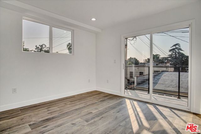 2419 S Cochran Avenue, Los Angeles CA: https://media.crmls.org/mediaz/b29c0133-e807-4a68-94f4-37ecc2db0701.jpg