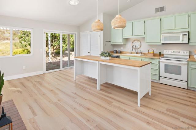 18197 Valladares Drive, San Diego CA: https://media.crmls.org/mediaz/b29c8f14-b2e6-4a72-98c9-2dcfe1b77fed.jpg