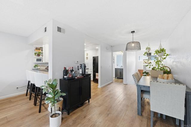 Detail Gallery Image 7 of 39 For 3711 Balboa #B,  San Diego,  CA 92117 - 2 Beds | 2 Baths