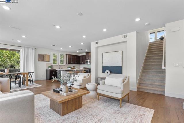 5700 Greige Cir, Dublin CA: https://media.crmls.org/mediaz/b29dce6f-6d5a-412a-b72e-d6b76183bd70.jpg