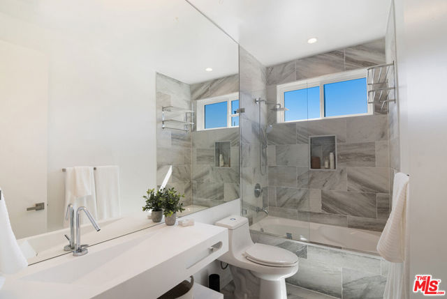1623 S Bedford Street, Los Angeles CA: https://media.crmls.org/mediaz/b29dfbd0-122a-4df5-9cb5-90d83a158ff2.jpg