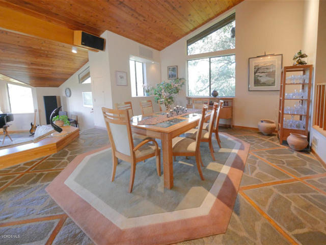 2442 Valley Meadow Drive, Oak View CA: https://media.crmls.org/mediaz/b29e442a-dedd-4c85-aa11-8c9f2c333f77.jpg