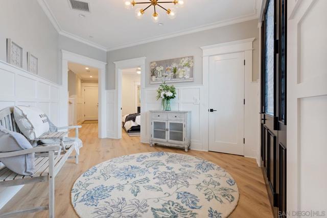 1048 Isabella Ave, Coronado CA: https://media.crmls.org/mediaz/b29e7efd-5b13-4556-a439-5cd5dd1d5f01.jpg