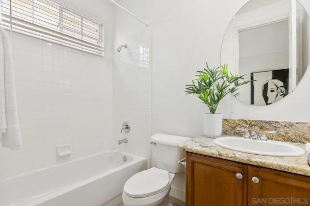 11649 Thistle Hill Pl, San Diego CA: https://media.crmls.org/mediaz/b29f2da9-704a-4363-b85b-24fcbab03b64.jpg