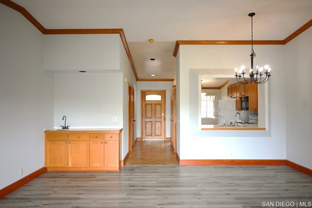 8880 Villa La Jolla DR, La Jolla CA: https://media.crmls.org/mediaz/b29f350a-fb57-41e4-8f37-32a6b7c8b2d3.jpg