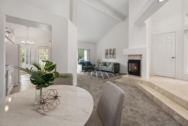 8585 Via Mallorca, La Jolla CA: https://media.crmls.org/mediaz/b2a07d92-515b-494a-ae56-620b71a7cbcc.jpg