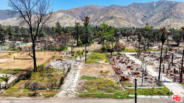 691 E Pine Street, Altadena CA: https://media.crmls.org/mediaz/b2a081d0-a6cf-4fc8-90d5-2d7c2715e6ff.jpg