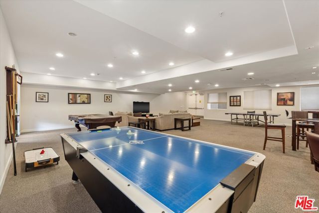 14412 Killion Street, Sherman Oaks CA: https://media.crmls.org/mediaz/b2a0e01e-134e-4613-9a56-fe4763a895fc.jpg