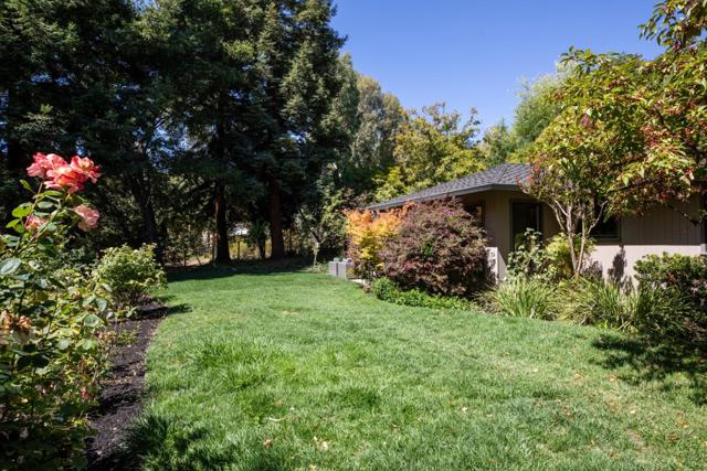 23480 Ravensbury Avenue, Los Altos Hills CA: https://media.crmls.org/mediaz/b2a133bf-e84f-4820-92b5-83ec54475753.jpg