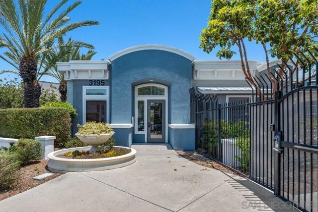 3514 Shoreline Bluff Ln, San Diego CA: https://media.crmls.org/mediaz/b2a17c13-1c45-46ad-8219-b18674606f6b.jpg