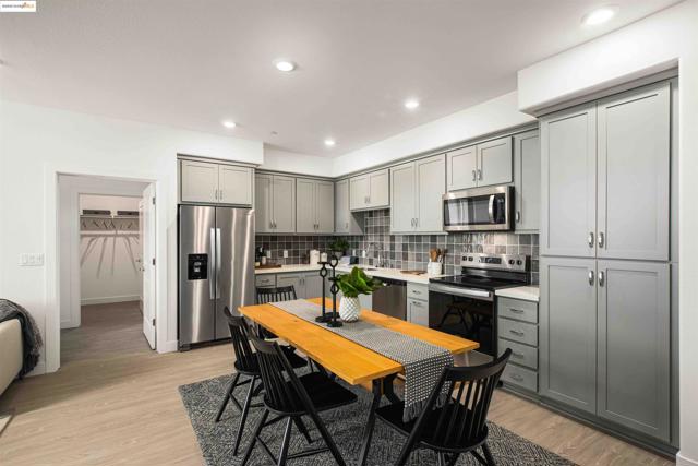 500 Somi Ct, Hayward CA: https://media.crmls.org/mediaz/b2a18c31-d74a-4cb1-b283-03c3a8947c2f.jpg