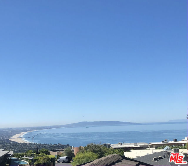 16808 Charmel Lane, Pacific Palisades CA: https://media.crmls.org/mediaz/b2a1bc95-fd4c-49f3-9b18-c8b7b8a8701f.jpg