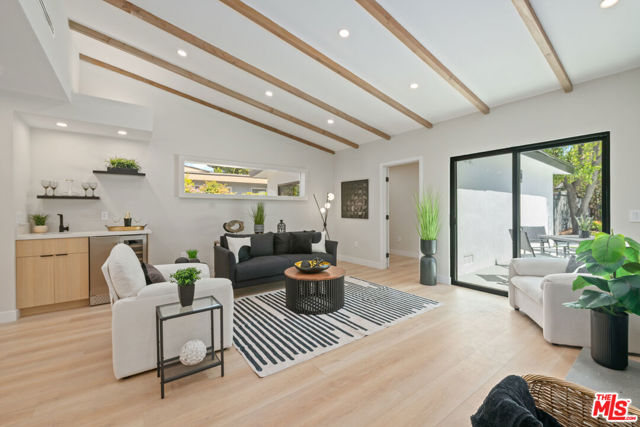 23442 Burbank Boulevard, Woodland Hills CA: https://media.crmls.org/mediaz/b2a218fa-ecd6-4770-be3b-13bc7b35bf7f.jpg