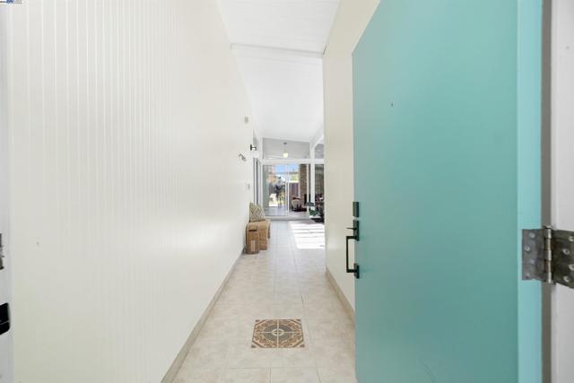 5893 Highwood Rd, Castro Valley CA: https://media.crmls.org/mediaz/b2a25cfe-12a4-48a0-89b6-75cb33ef4d35.jpg