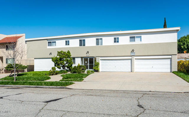 657 W Milford Street, Glendale CA: https://media.crmls.org/mediaz/b2a28257-43dc-4295-82b0-7d4a7e1c24d5.jpg