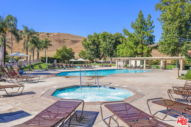 12119 Falcon Crest Way, Porter Ranch CA: https://media.crmls.org/mediaz/b2a29254-f601-447e-b13d-13e157d36add.jpg