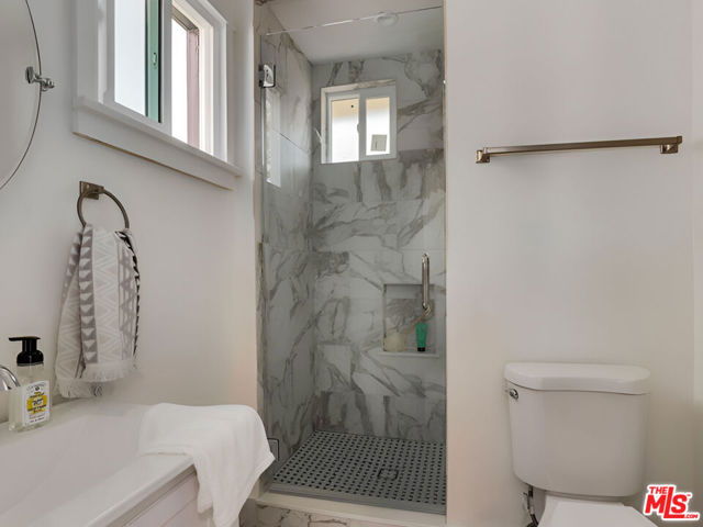 6267 Meridian Street, Los Angeles CA: https://media.crmls.org/mediaz/b2a29f07-a061-4683-b795-6025b211b556.jpg