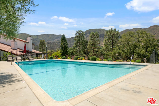 1553 Michael Lane, Pacific Palisades CA: https://media.crmls.org/mediaz/b2a2a66c-b945-4e89-bb86-8db5eff8d761.jpg