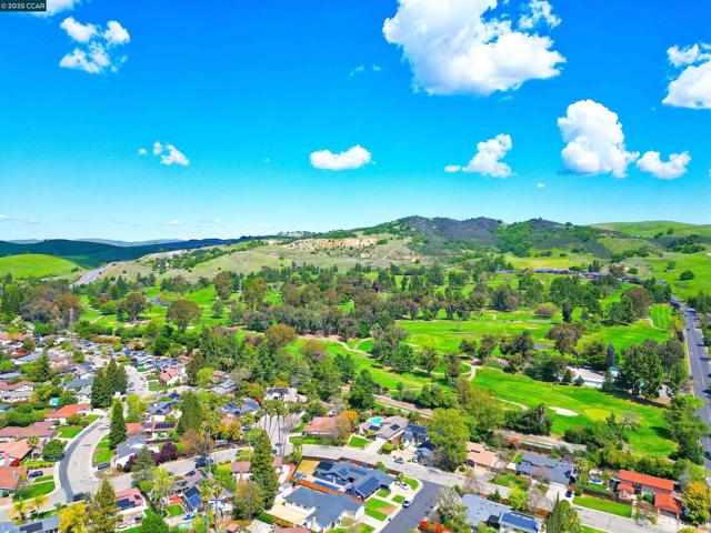383 Caravelle Dr, Walnut Creek CA: https://media.crmls.org/mediaz/b2a2b87f-7c99-4738-a663-92f7bb7e7bf9.jpg