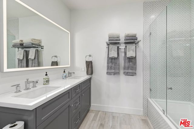 2322 Canyonback Road, Los Angeles CA: https://media.crmls.org/mediaz/b2a30ec5-4b90-4119-a58a-cee9aec959ce.jpg