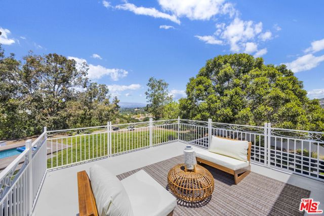 23473 Palm Drive, Calabasas CA: https://media.crmls.org/mediaz/b2a347d6-00d8-465e-bb22-eef68a22a8b4.jpg