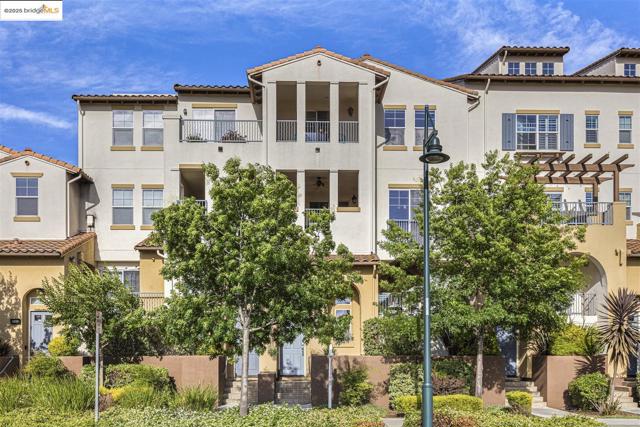 4153 Clarinbridge Cir, Dublin CA: https://media.crmls.org/mediaz/b2a34b4a-2038-4a6a-8987-54a36f69269f.jpg