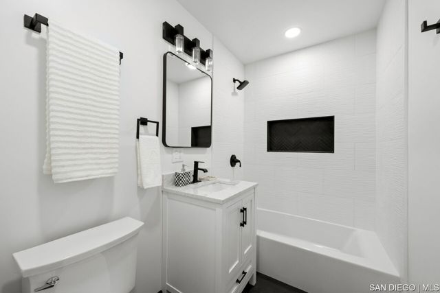 13764 Jamul DR, Jamul CA: https://media.crmls.org/mediaz/b2a36f1d-9402-4071-9cca-f9f18d940202.jpg