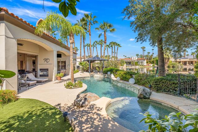 334 Crest Lake Drive, Palm Desert, CA 92211