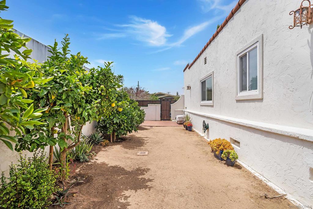 MLS #250035692SD img 32