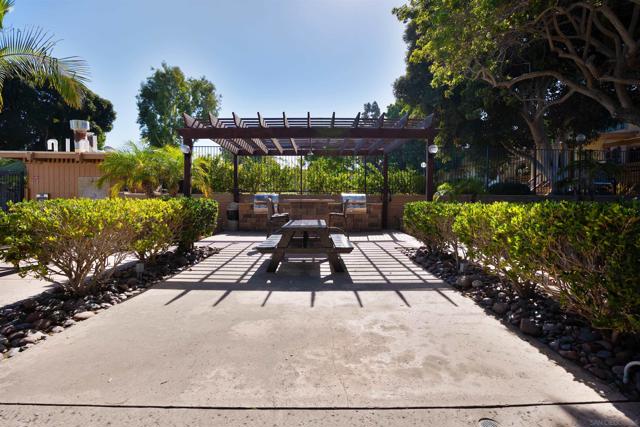 3942 Valeta St, San Diego CA: https://media.crmls.org/mediaz/b2a39c2f-25d1-4703-ab64-928c4be6367e.jpg