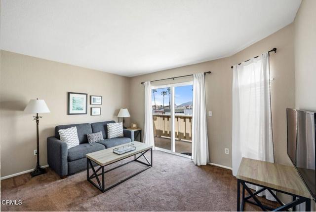 Detail Gallery Image 18 of 31 For 1121 Pittsfield Ln, Ventura,  CA 93001 - 3 Beds | 3 Baths