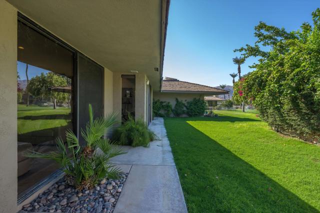 12 Whittier Court, Rancho Mirage CA: https://media.crmls.org/mediaz/b2a449bc-3ae5-486c-a92e-f188b173f1bc.jpg