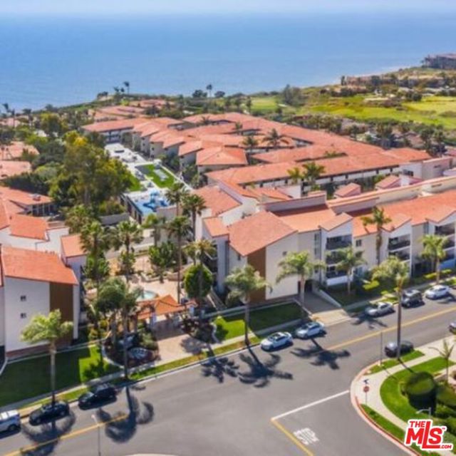 6600 Beachview Drive, Rancho Palos Verdes CA: https://media.crmls.org/mediaz/b2a4de70-048f-4379-be1b-b6a6573829c6.jpg