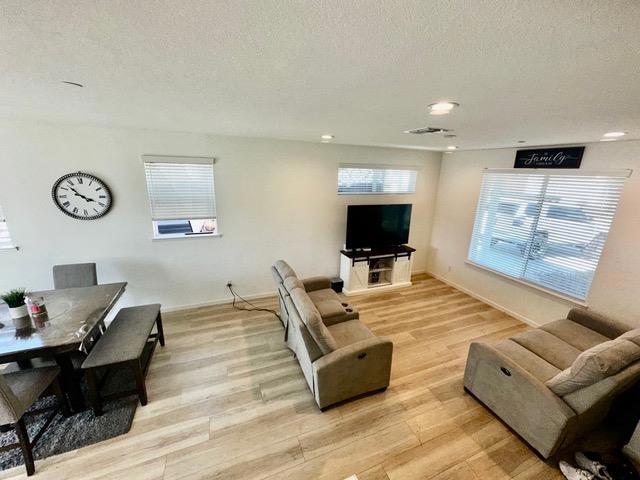 5517 Malibu Palm Court, Sacramento CA: https://media.crmls.org/mediaz/b2a50701-3e32-4853-8582-50436fb45d21.jpg