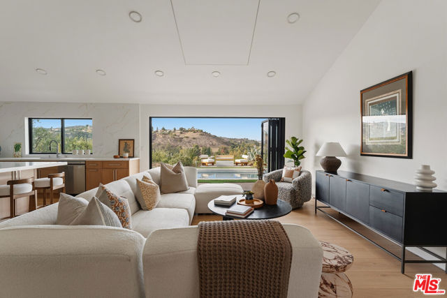 2031 Channelford Road photo 8