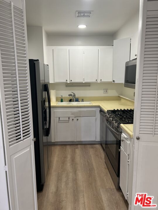 800 W 1st Street, Los Angeles CA: https://media.crmls.org/mediaz/b2a5f1e0-fbbe-48ae-aabb-21a0867eabd7.jpg