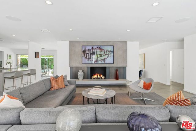 475 W Stevens Road, Palm Springs CA: https://media.crmls.org/mediaz/b2a5f278-35f7-4b38-8386-4b82c129189e.jpg