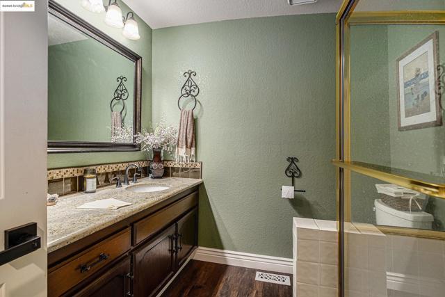 2167 Saint Andrews Ct, Discovery Bay CA: https://media.crmls.org/mediaz/b2a628b4-a71c-4036-86d4-41a714994bed.jpg