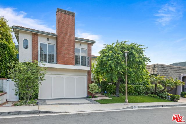 17152 Avenida De Santa Ynez, Pacific Palisades CA: https://media.crmls.org/mediaz/b2a6a5b7-5e21-4ee5-b3a8-6ea3f80091f8.jpg