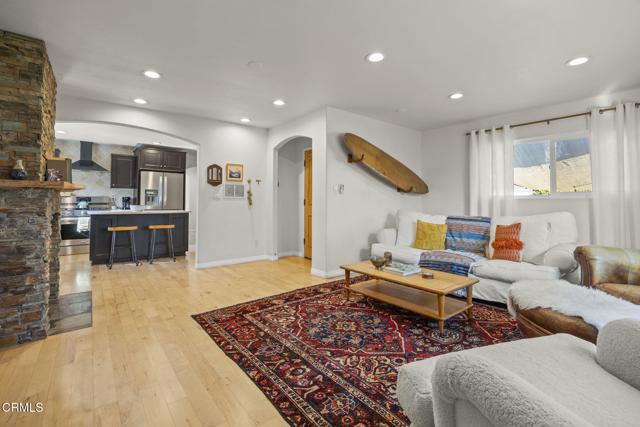 1727 San Nicholas Street, Ventura CA: https://media.crmls.org/mediaz/b2a6b83b-298d-4f89-8164-2ab042a26361.jpg