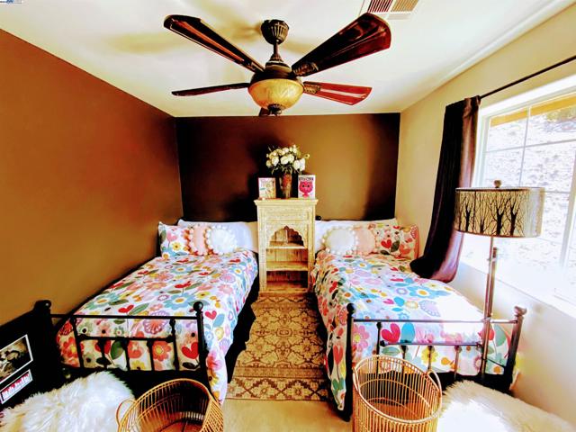 31733 Lake Meadow Rd, Acton CA: https://media.crmls.org/mediaz/b2a6cc9c-11dd-4bfd-b739-2d073fac9db8.jpg