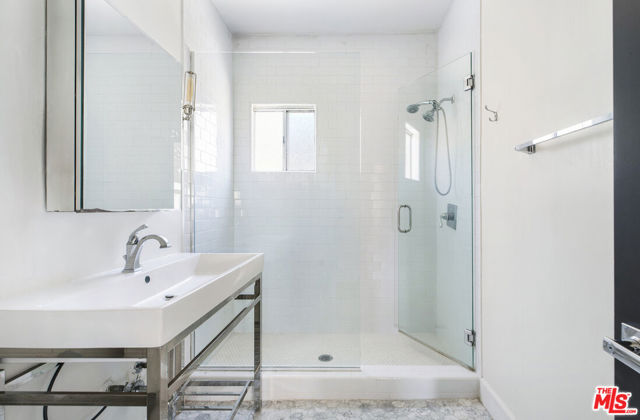 1404 Maltman Avenue, Los Angeles CA: https://media.crmls.org/mediaz/b2a6ce89-15a5-408e-bb2b-1528c169e734.jpg