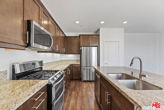 20650 Huntley Way, Santa Clarita CA: https://media.crmls.org/mediaz/b2a7c7cb-cc46-40d3-b021-4426307a8880.jpg