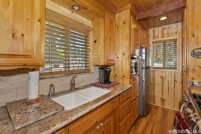 1477 Malabar WAY, Big Bear CA: https://media.crmls.org/mediaz/b2a7eb6f-9529-4ed8-833a-3b77928d7502.jpg