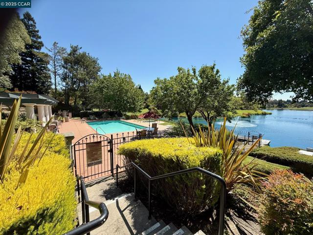 3019 Tahoe Pl, San Ramon CA: https://media.crmls.org/mediaz/b2a8d2c7-7f15-49f3-bb73-89d657e4a061.jpg